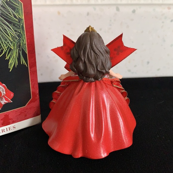 1997 Hallmark Holiday Barbie Ornament - Picture 13 of 16